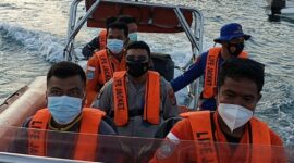 Tim SAR Gabungan sedang lakukan operasi SAR dan berhasil temukan 3 Nelayan dengan selamat (Foto: Dok. Kantor SAR Maumere)