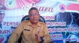 Kepala BPBD Kabupaten Sabu Raijua, Javid Ndu Ufi, saat memberikan keterangan pers diruang kerjanya (Foto: Dule Dubu/Savanaparadise.com)