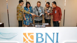 JAKARTA -- (Ki-ka) Direktur IT dan Operasi BNI Y.B. Hariantono, Direktur Keuangan BNI Novita Widya Anggraini, Direktur Utama BNI Royke Tumilaar, Direktur Bisnis UMKM BNI, Muhammad Iqbal, dan Direktur Manajemen Risiko BNI David Pirzada dalam Public Expose Kuartal I 2022 BNI, Selasa (26/4/2022). Percetakan laba bersih pada kuartal pertama BNI tahun ini mencapai Rp3,96 triliun, tumbuh 63,2% secara tahunan atau year-on-year (yoy). Foto Dok BNI