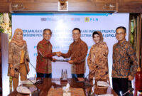 JAKARTA -- (ki-ka), Direktur Keuangan dan Manajemen Risiko PLN Sinthya Roesly, Direktur Niaga dan Manajemen Pelanggan PLN Bob Saril, Direktur Corporate Banking BNI Silvano Rumantir, Wakil Direktur Utama BNI Adi Sulistyowati, dan Direktur Layanan dan Jaringan BNI Ronny Venir penandatanganan Perjanjian Kerja Sama (PKS) Penyediaan Infrastruktur SPKLU di Area BNI, Selasa (26/4/2022).

Kolaborasi PLN dengan BNI ini menjadi wujud sinergi antar BUMN dalam menjaga kelestarian lingkungan dan mendukung pemerintah dalam mengejar target net zero emission pada 2060, dengan mendorong transisi energi melalui pengurangan emisi karbon pada sektor transportasi.Foto Dok BNI