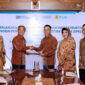 JAKARTA -- (ki-ka), Direktur Keuangan dan Manajemen Risiko PLN Sinthya Roesly, Direktur Niaga dan Manajemen Pelanggan PLN Bob Saril, Direktur Corporate Banking BNI Silvano Rumantir, Wakil Direktur Utama BNI Adi Sulistyowati, dan Direktur Layanan dan Jaringan BNI Ronny Venir penandatanganan Perjanjian Kerja Sama (PKS) Penyediaan Infrastruktur SPKLU di Area BNI, Selasa (26/4/2022).

Kolaborasi PLN dengan BNI ini menjadi wujud sinergi antar BUMN dalam menjaga kelestarian lingkungan dan mendukung pemerintah dalam mengejar target net zero emission pada 2060, dengan mendorong transisi energi melalui pengurangan emisi karbon pada sektor transportasi.Foto Dok BNI