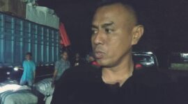 Kasat Reskrim Polres Ende, Yance Y. Kediaman, SH, saat memberikan keterangan pers di lapangan Polres Ende (Foto: Chen Rasi/Savanaparadise.com)