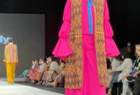 Para modeling yang tampil memukau di ajang Indonesia Fashion Week 2022 (Foto: BKR)