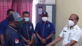 DPD Partai NasDem Kabupaten Ende menyerahkan berkas usulan PAW Pimpinan DPRD Kabupaten Ende (Foto: Oby)