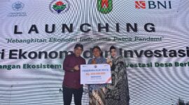 MAGELANG -- Wakil Menteri Desa, Pembangunan Daerah Tertinggal dan Transmigrasi Budi Arie Setiadi bersama Wakil Direktur Utama BNI Adi Sulistyowati dalam penyerahan KUR secara simbolis kepada UMKM Binaan BNI di acara Launching Galeri Ekonomi dan Investasi, Kamis (19/5/2022).

Bersama Kementerian Desa PDTT, UGM dan Bumdes dalam framework kolaborasi pentahelix, BNI berkontribusi dalam project Pengembangan Investasi & Usaha BUMDes Berbasis Kearifan Lokal.Foto Dok BNI