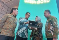 JAKARTA -- (kika) Direktur Manajemen Risiko BNI David Pirzada, Direktur Treasury dan International BNI Henry Panjaitan, Wakil Direktur Utama BNI Adi Sulistyowati, dan Direktur Bisnis UMKM BNI
Muhammad Iqbal dalam Public Expose Penawarkan Obligasi Korporasi Berwawasan Lingkungan (green bond) I BNI Tahun 2022, Rabu (11/5/2022).

Sebagai pioneer green banking, BNI menjadi bank nasional pertama yang menerbitkan green bond dalam denominasi rupiah. Dana terhimpun akan digunakan untuk pembiayaan maupun pembiayaan kembali proyek-proyek dalam kategori Kegiatan Usaha Berwawasan Lingkungan (KUBL).Foto Dok BNI