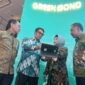 JAKARTA -- (kika) Direktur Manajemen Risiko BNI David Pirzada, Direktur Treasury dan International BNI Henry Panjaitan, Wakil Direktur Utama BNI Adi Sulistyowati, dan Direktur Bisnis UMKM BNI
Muhammad Iqbal dalam Public Expose Penawarkan Obligasi Korporasi Berwawasan Lingkungan (green bond) I BNI Tahun 2022, Rabu (11/5/2022).

Sebagai pioneer green banking, BNI menjadi bank nasional pertama yang menerbitkan green bond dalam denominasi rupiah. Dana terhimpun akan digunakan untuk pembiayaan maupun pembiayaan kembali proyek-proyek dalam kategori Kegiatan Usaha Berwawasan Lingkungan (KUBL).Foto Dok BNI