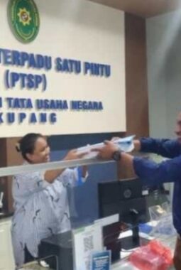 Armet Dan GMNI Resmi Membawa Masalah PTT Di TTU Ke PTUN