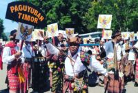 Paguyuban Timor sedang antraksi pada kegiatan parade kebangsaan (Foto: Chen Rasi/Savanaparadise.com)