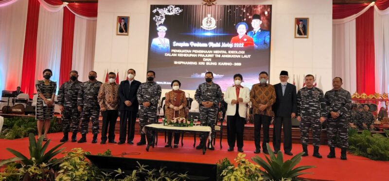 Pose bersama Ketua Dewan Pengarah BPIP Saresehan Pembinaan Mental Ideologi 2022 bersama Staf TNI AL (Foto: BPIP)