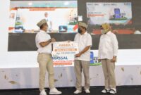 JAKARTA -- (Ki-ka) Direktur Layanan dan Jaringan BNI Ronny Venir, Direktur Pengawasan LJK-OJK Jateng & DIY Heru Prasetio, Direktur Pelaksanaan Pembiayaan Perumahan Direktorat Jenderal Pembiayaan Infrastruktur Pekerjaan Umum dan Perumahan Kementerian PUPR R. Haryo Bekti Martoyoedo, Wakil Gubernur Jawa Tengah Taj Yasin Maimoen, Komisoner BP Tapera Adi Setianto, Kepala Divisi BI Jateng Noviarsano Manullang, Direktur Bisnis Konsumer BNI Corina Leyla Karnalies dalam akad kredit pemilikan rumah (KPR) sejahtera secara massal BNI untuk 5.476 debitur dengan skema fasilitas likuiditas pembiayaan perumahan (FLPP) di Museum Kereta Api Ambarawa Semarang, Selasa (28/6/2022).

Dalam rangkaian perayaan Hari Ulang Tahun Ke-76 BNI, perseroan berharap dapat memfasilitasi lebih banyak masyarakat berpenghasilan rendah yang belum mampu memiliki rumah.Foto Humas BNI