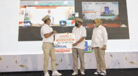 JAKARTA -- (Ki-ka) Direktur Layanan dan Jaringan BNI Ronny Venir, Direktur Pengawasan LJK-OJK Jateng & DIY Heru Prasetio, Direktur Pelaksanaan Pembiayaan Perumahan Direktorat Jenderal Pembiayaan Infrastruktur Pekerjaan Umum dan Perumahan Kementerian PUPR R. Haryo Bekti Martoyoedo, Wakil Gubernur Jawa Tengah Taj Yasin Maimoen, Komisoner BP Tapera Adi Setianto, Kepala Divisi BI Jateng Noviarsano Manullang, Direktur Bisnis Konsumer BNI Corina Leyla Karnalies dalam akad kredit pemilikan rumah (KPR) sejahtera secara massal BNI untuk 5.476 debitur dengan skema fasilitas likuiditas pembiayaan perumahan (FLPP) di Museum Kereta Api Ambarawa Semarang, Selasa (28/6/2022).

Dalam rangkaian perayaan Hari Ulang Tahun Ke-76 BNI, perseroan berharap dapat memfasilitasi lebih banyak masyarakat berpenghasilan rendah yang belum mampu memiliki rumah.Foto Humas BNI