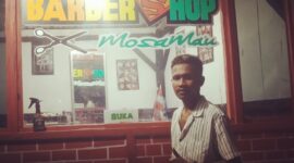 Bernadus Nggolu, pemilik usaha Barber Shop di Desa Aeramo Nagekeo (Foto: Fardin Bay/Savanaparadise.com)