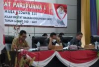 Ketua DPRD Kabupaten Ende Fery Taso (kiri), Bupati Kabupaten Ende, Djafar Achmad (tengah), dan Wakil Bupati Kabupaten Ende, Erik Rede (kanan) (Foto: Chen Rasi/Savanaparadise.com)