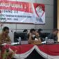 Ketua DPRD Kabupaten Ende Fery Taso (kiri), Bupati Kabupaten Ende, Djafar Achmad (tengah), dan Wakil Bupati Kabupaten Ende, Erik Rede (kanan) (Foto: Chen Rasi/Savanaparadise.com)