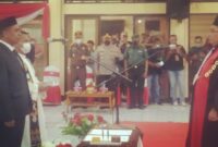 Pengucapan Sumpah/Janji Jabatan Wakil Ketua DPRD Kabupaten Ende, Oktafianus Moa Mesi oleh Ketua Pengadilan Negeri Ende (Foto: Chen Rasi/Savanaparadise.com)