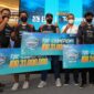 
JAKARTA -- Direktur Utama BNI 
Royke Tumilaar (ketiga kanan), Wakil Direktur Utama BNI Adi Sulistyowati (kanan), Direktur Sales Telkomsel Adiwinahyu Basuki Sigit (kiri), dan para pemenang eSports Tournament For Stronger Indonesia, Jumat (15/7/2022).

Melalui kompetisi ini, BNI berupaya proaktif meningkatkan pasar sektor game di Indonesia sekaligus melahirkan lebih banyak game creator yang mampu menarik perhatian milenial global.Foto Dok BNI