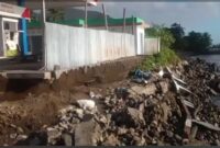 Kondisi SPBU di Kelurahan Tanjung, Kecamatan Ende Selatan, Kabupaten Ende akibat abrasi (Foto: Chen Rasi/Savanaparadise.com)