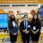 
HONG KONG -- (Ki-ka) GM BNI Hong Kong Endah Tjahyani, Konsul Jenderal RI di Hong Kong Ricky Suhendar, dan Head of FI BNI Hong Kong Icha Purliasih dalam Food Expo Hong Kong 2022, Kamis (11/8/2022).

BNI terus aktif mencari buyer potensial untuk dapat membawa produk UMKM untuk Go-Global ke Hong Kong guna terus mendorong transaksi trade dan membantu produk Indonesia bisa masuk dan diterima di pasar lokal Hong Kong.Foto Dok BNI