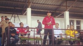 Wakil Gubernur NTT, Yosef Nae Soi saat memberikan sambutan pada liga pelajar Soeratin Cup U-17 tahun 2022 di Ende (Foto: Chen Rasi/Savanaparadise.com)