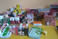 Barang-barang kosmetik ilegal dan mengandung bahan berbahaya yang di sita Loka POM Ende (Foto: Chen Rasi/Savanaparadise.com)