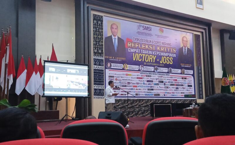 Ketua SMSI NTT, Beni Jahang menyampaikan sambutan di Aula Eltari Kupang (Foto: Dule Dubu/Savanaparadise.com)