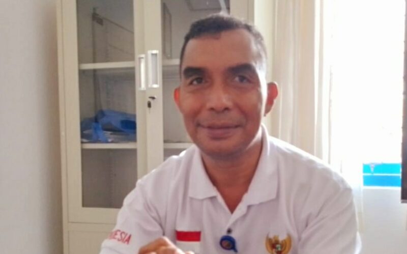 Kepala Dinas Kependudukan dan Catatan Sipil (Disdukcapi) Kabupaten Ende, Lambertus Sigasare (Foto: Chen Rasi/Savanaparadise.com)