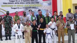 Pose bersama Disdukcapil dan pengurus dari setiap Cabor Bela diri serta peserta INKAI (Foto: Chen Rasi/Savanaparadise.com)