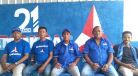 DPC Partai Demokrat Kabupaten Ende saat konferensi pers terkait pembukaan pendaftaran bakal calon legislatif di Sekretarian DPC Partai Demokrat (Foto: Chen Rasi/Savanaparadise.com)