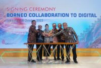 *Borneo Collaboration* -- 
1. Direktur Technology dan Operations BNI Toto Prasetyo
2. Direktur Consumer Banking BNI Corina Leyla Karnalies 
3. Wakil Direktur Utama BNI Adi Sulistyowati 
4. Direktur Pemasaran Bank Kalbar Dedi Supriadi
5. Direktur Utama Bank Kaltimtara Muhammad Yamin
6. Direktur Utama Bank Kalsel Hanawijaya

 dalam Penandatanganan MoU dilakukan di Ballroom Menara BNI pejompongan, Jakarta, Selasa (18/10/2022).

Langkah ini menjadi sinergi dan solusi terbaik yang dibutuhkan untuk melengkapi kebutuhan perluasan channel digital bank daerah khususnya bagi peningkatan layanan digital kepada masyarakat.Foto Dok BNI