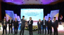 
JAKARTA -- (Ki-ka) Direktur Utama PLN Darmawan Prasodjo, dan Direktur Network and Services BNI Ronny Venir dalam Acara Penandatangan PKS Kepemilikan Rumah Khusus Pegawai PLN di Jakarta, Kamis (27/10/2022).

BNI menawarkan fasilitas kredit konsumer KPR BNI Griya yang memberi kemudahan kepemilikan rumah khusus pegawai PLN. Tidak hanya untuk pembelian properti baru maupun seken, fasilitas ditawarkan BNI lebih fleksibel sehingga dapat digunakan untuk pembangunan dan renovasi, take over, top up, refinancing maupun multiguna.  Foto Dok BNI 