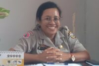 Kepala BPBD Kabupaten Ende, Maria Yasinta Sare saat memberikan keterangan pers kepada wartawan (Foto: Chen Rasi/Savanaparadise.com)