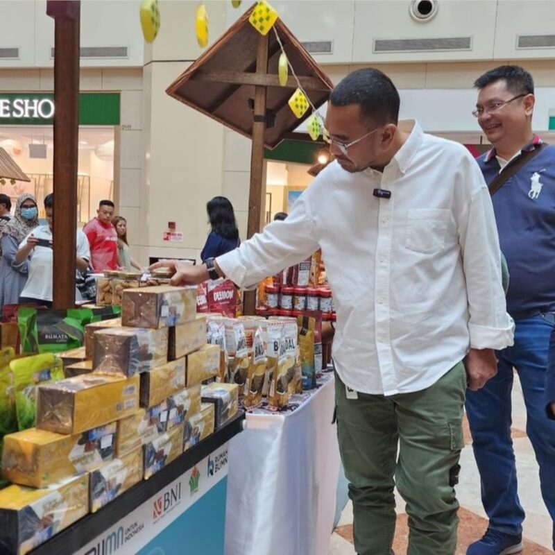 Foto

Singapore Expo -- Staf Khusus III Kementerian BUMN Arya Sinulingga tengah berkunjung ke Singapore Expo, Senin (3/4/2023). Foto Dok BNI 