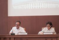 
Rektor UGM, Prof. dr Ova Emilia , M,Med, Sp.OG , Ph.D (Kanan) dan Direktur Institutional Banking BNI, Muhammad Iqbal (Kiri) usai menandatangani  nota kesepahaman Campus Financial Ecosystem (CFEST) dan perjanjian kerjasama Kartu Tanda Mahasiswa (KTM) Co-Brand BNI UGM di Yogyakarta, Selasa (11 April 2023).Foto Dok BNI