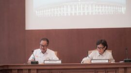 
Rektor UGM, Prof. dr Ova Emilia , M,Med, Sp.OG , Ph.D (Kanan) dan Direktur Institutional Banking BNI, Muhammad Iqbal (Kiri) usai menandatangani  nota kesepahaman Campus Financial Ecosystem (CFEST) dan perjanjian kerjasama Kartu Tanda Mahasiswa (KTM) Co-Brand BNI UGM di Yogyakarta, Selasa (11 April 2023).Foto Dok BNI