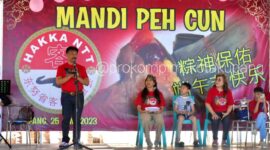 Penjabat Wali Kota Kupang, George M. Hadjoh, SH saat memberikan sambutan pada perayaan Pen Cun (Foto: Prokopim Kota Kupang)