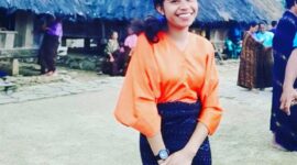 Gadis Wologai mengenakan busana lawo lambu saat mengikuti upacara adat Gawi (Foto: Istimewa)