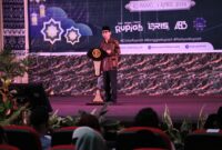 Pj. Gubernur NTT, Ayodhia G. L. Kalake, SH,  MDC sedang memberikan sambutan pada acara Penutupan Semarak Rupiah Ramadan dan Berkah Idul Fitri (Serambi) dan Pembukaan Road To Festival Ekonomi Syariah (Fesyar) 2024 yang diselenggarakan oleh Bank Indonesia Provinsi NTT bertempat di Aula El Tari Kupang (Foto: Dionisius Ceunfin) 