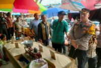 Kapolres Ende, AKBP I Gede Ngurah Joni M. SH, S. I. K, M. H saat melakukan Sidak di Pasar Mbongawani.