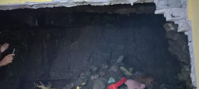 Tembok Penyokong Roboh Makan Dua Korban Kakak Beradik (Foto: istimewa/SP)