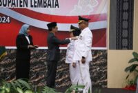 Penjabat Gubernur NTT, Ayodhia Kalake resmi melantik Penjabat Bupati Flores Timur dan Lembata (Foto: Dio Ceunfin)