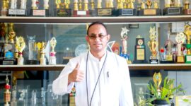 Kepala Sekolah SMAK Frateran Surabaya, Fr. William Satel Sura, Bhk, S.Pd, M.Pd. (Foto: Istimewa)