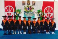 Pose bersama Siswa Siswi Kober Fajar Pagi usai di Wisuda (Foto: Chen Rasi/Savanaparadise.com)