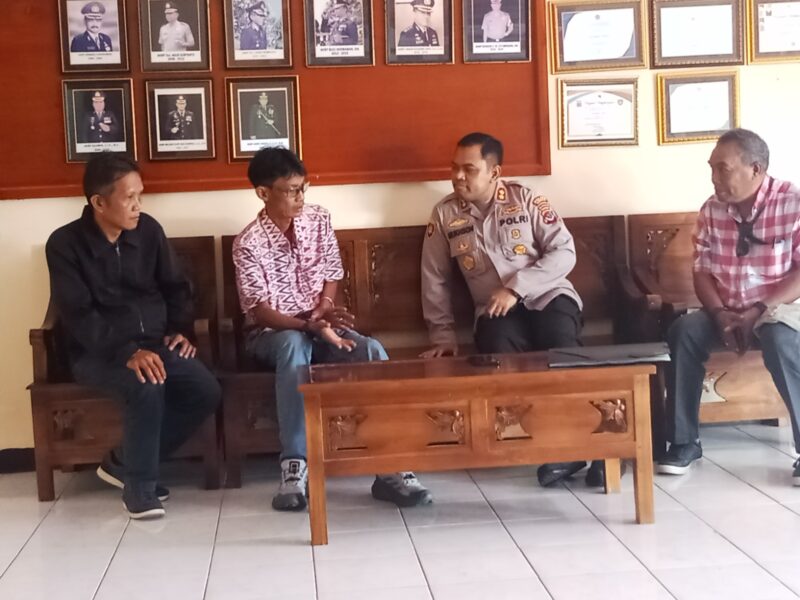 Syamsul Alam Agus, S. H., Ketua PPMAN bertemu Kapolres Sikka(Foto: Dok PPMAN)