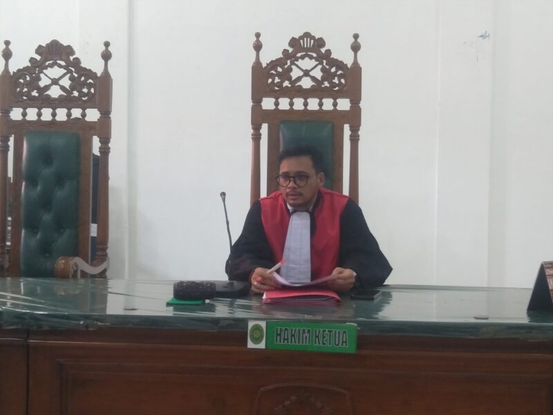 Hakim Tunggal pada Sidang Praperadilan di Pengadilan Negeri Ende, I Putu Renata I Putra,, SH (Foto: Chen Rasi/Savanaparadise.com)
