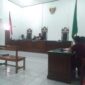 Kuasa termohon sedang membaca jawaban termohon dalam sidang Praperadilan yang di pimpin Hakim Tunggal, I Putu Renata I Putra, SH (Foto: Chen Rasi/Savanaparadise.com)
