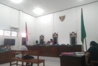 Dr. Mikhael Feka, SH,,,MH saat memberikan pendapat atau keterangan dipersidangan Praperadilan Ende (Foto: Chen Rasi/Savanaparadise.com)