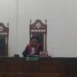 Hakim Tunggal, I Putu Renata I Putra Pimpin Sidang Praperadilan dengan agenda kesimpulan, Jumat 14 Maret 2025 di Pengadilan Negeri Ende (Foto: Chen Rasi/SP)