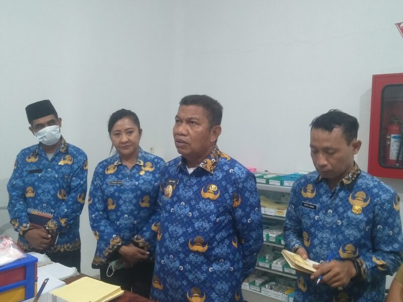 Wakil Bupati Kabupaten Ende sedang lakukan Sidak di RSUD Ende (Foto: Chen Rasi/SP)