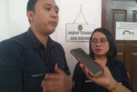 Kuasa Hukum Termohon Kejaksaan Negeri Ende, Rohmat Esa Hasan, SH dan Jane Clarita Ma'u, SH (Foto: Chen Rasi/SP)